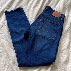 Levi’s Wedgie Jean size 27 dark wash